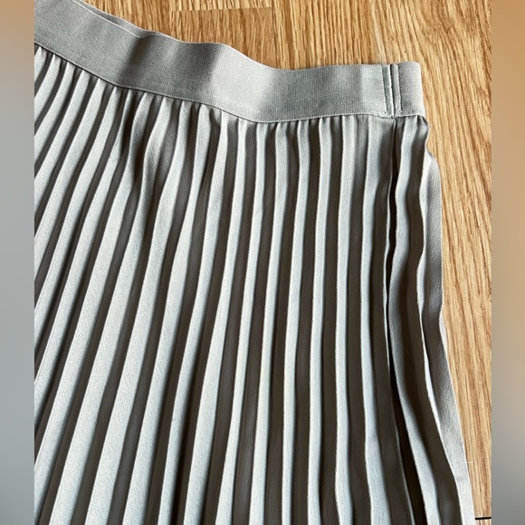 NWOT Women’s H&M plaited Silver long Skirt size XS - Picture 4 of 5